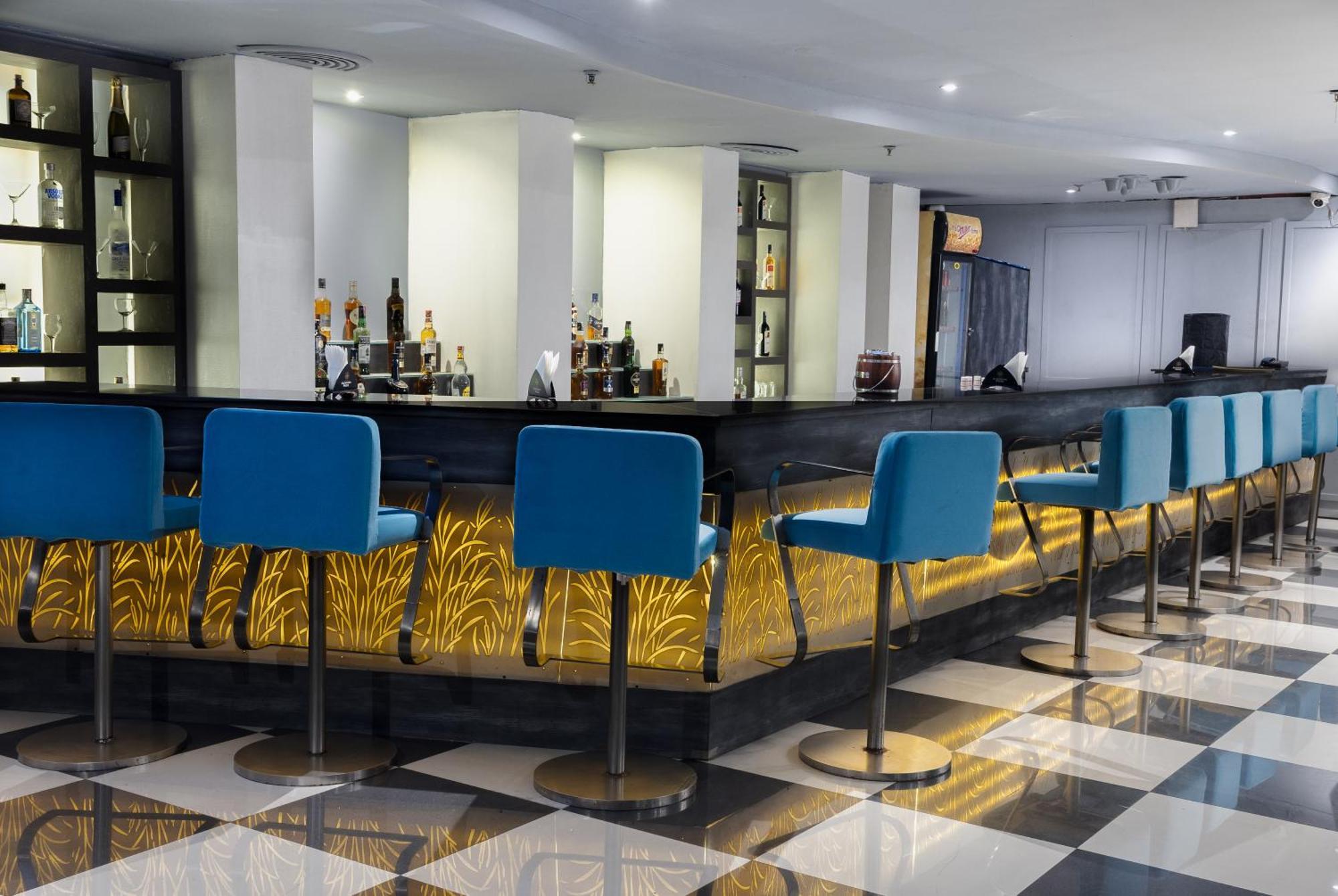 Hotel Pal Heights Бхубанешвара Экстерьер фото