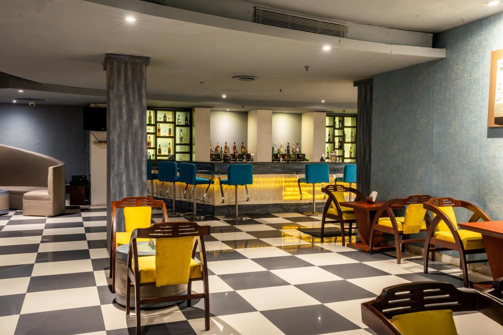 Hotel Pal Heights Бхубанешвара Экстерьер фото