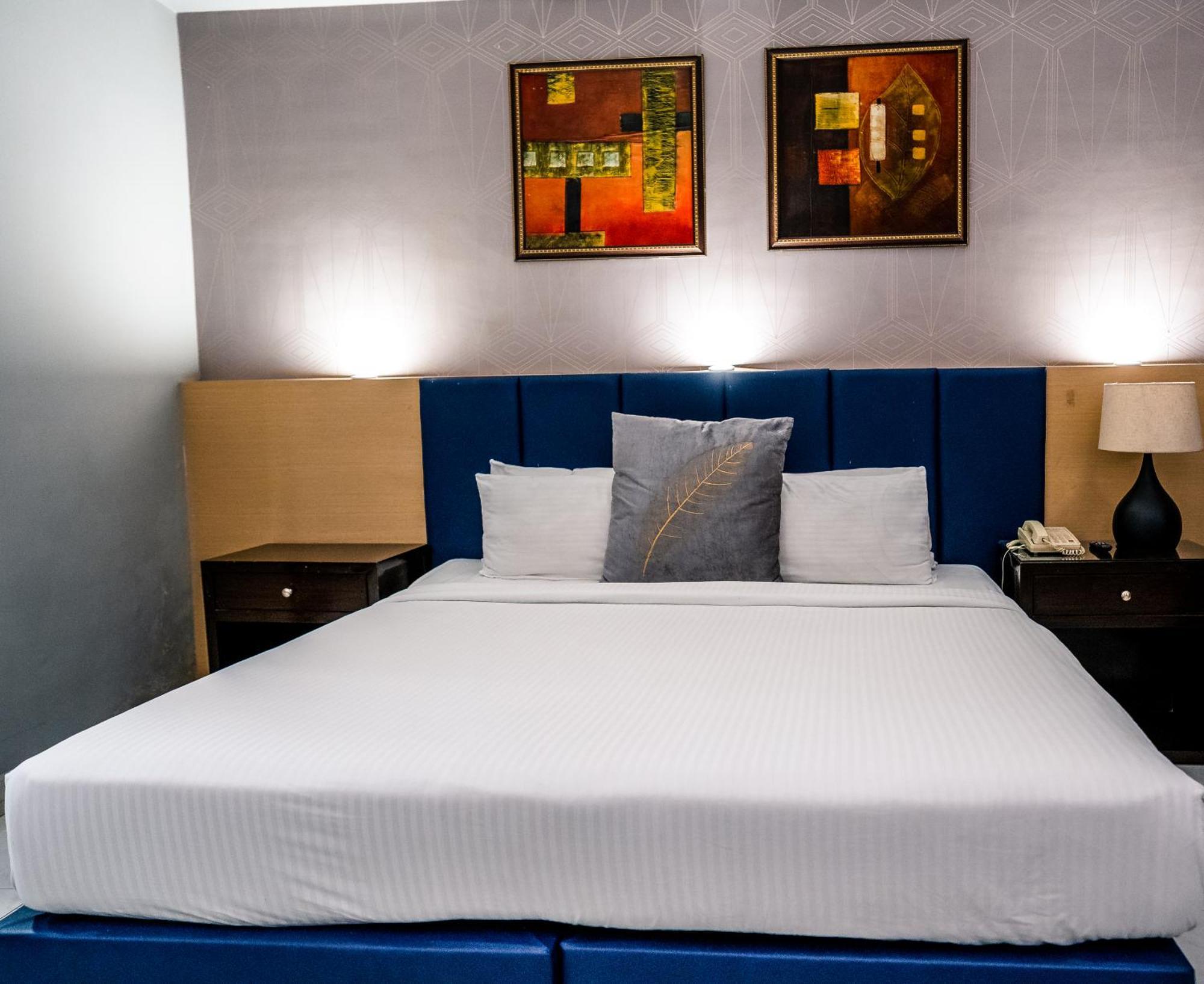 Hotel Pal Heights Бхубанешвара Экстерьер фото
